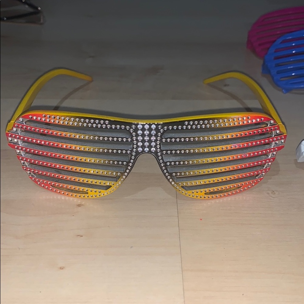 9 glasses - Picture 2 of 4